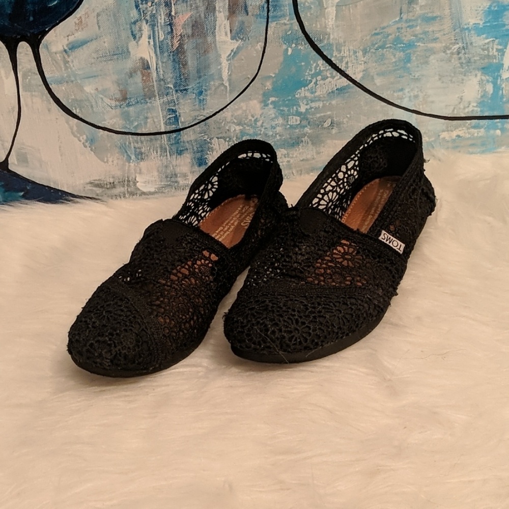 Woman's Tom's Size 6.5.